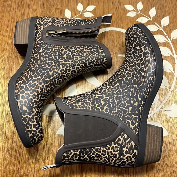 Women's LUCKY BRAND Basil rubber side zip animal print bootie. Size 7 - Picture 7 of 8